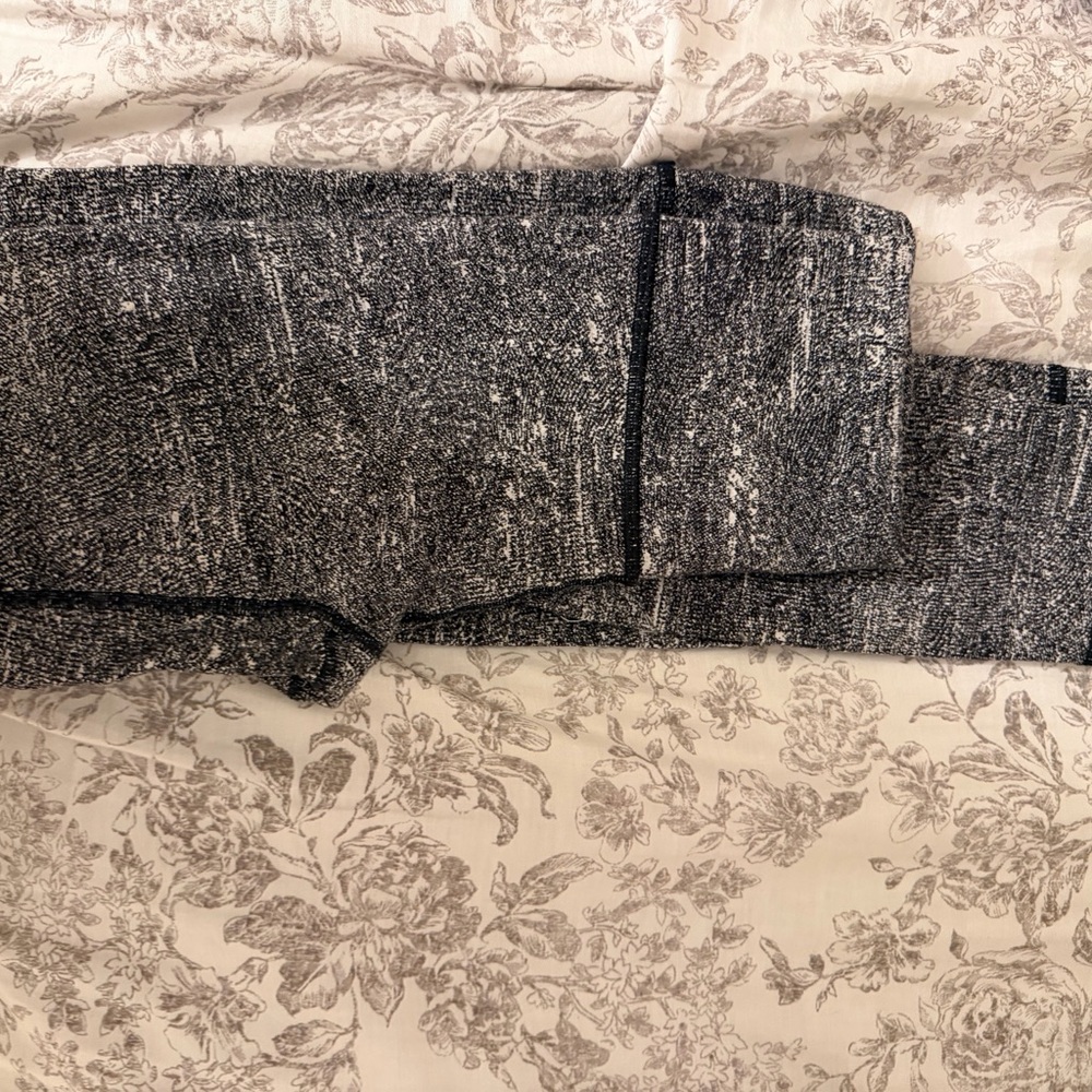 Lululemon Stylish Black and White Tweed Lulu lemon leggings NWOT